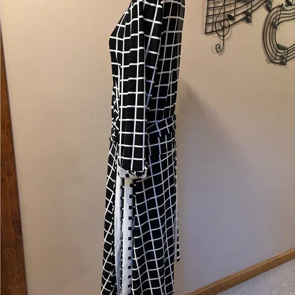Jones New York Black and White Patterned Wrap Dress 3/4 sleeves belted Size 12 - Picture 6 of 6